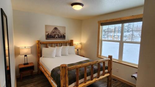 Beargrass Lodging & RV Resort