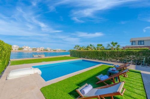 Fanadir Villa with private pool - Tap to explore photos