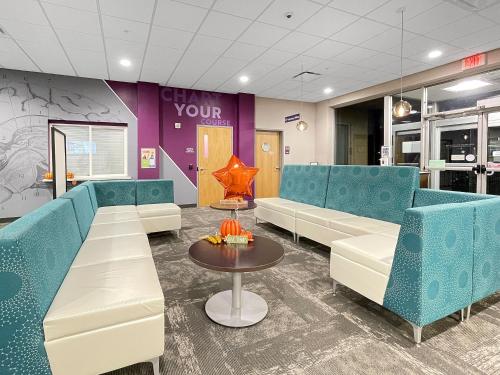 Downtown 1br By Steps From Wells Free Parking Downtown 1br By Steps From Wells Free Parking