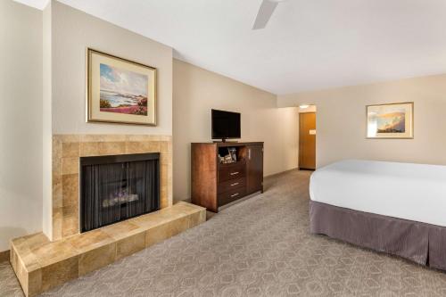 Best Western Plus Monterey Inn - image 7