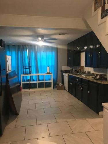 кухня, Nice & Spacious House in Silsbee with Self Check-in in Silsbee (TX)