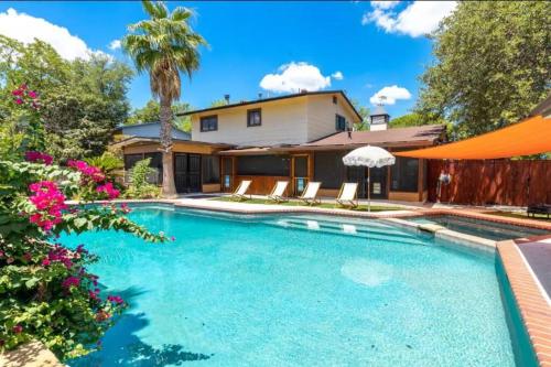 Modern Oasis in San Antonio w/h Amenities and Pool in San Antonio, USA