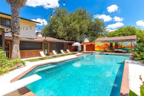 Modern Oasis in San Antonio w/h Amenities and Pool in San Antonio, USA