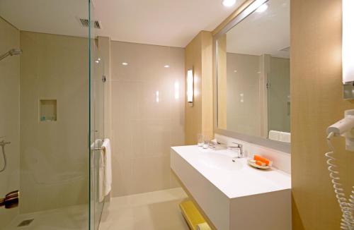Surya Hotel & Cottages Prigen Room Type - Deluxe Twin Room