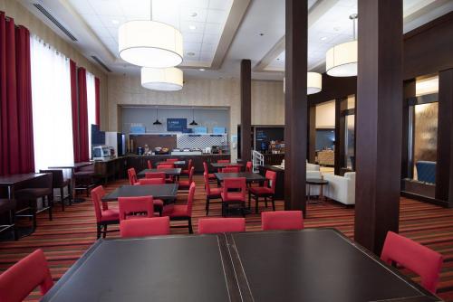 Holiday Inn Express Hotel & Suites Chatham South, an IHG Hotel