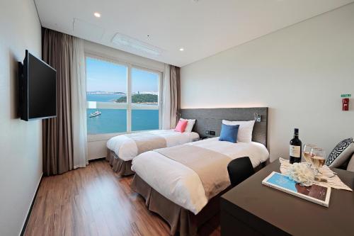 Standard Harbor Twin Room