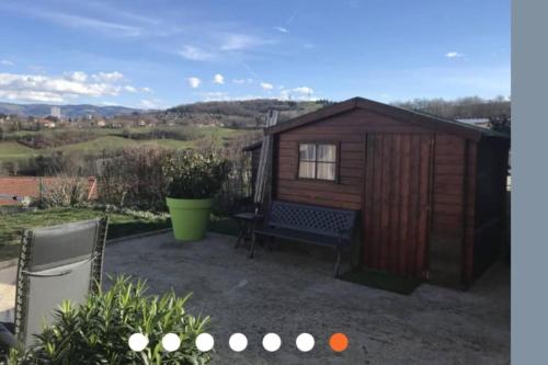 Maison calme avec piscine et vue imprenable.