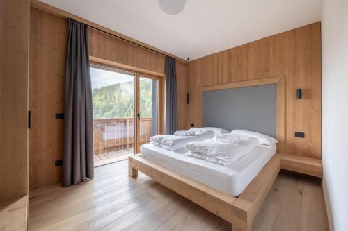 Family Room with Mountain View