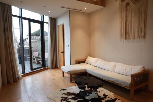 Manli Hotel Shanghai Pudong Airport Branch -Provide free shuttle buses to Pudong Airport and Disneyland