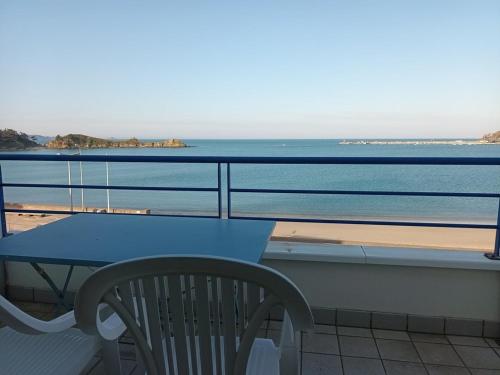 514 - Appartement 1 chambre vue mer en bordure de la plage du centre d'Erquy, Erquy