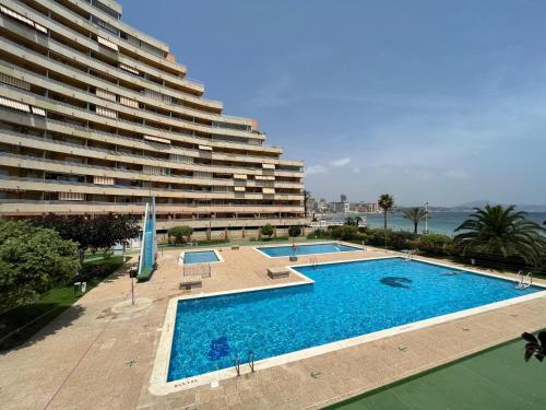 Unterkunft von außen, Calpe apartamento 1a linea de playa piscina reformado wifi aire in Calpe