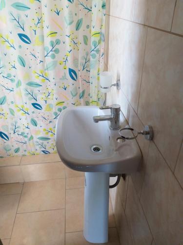 Bathroom, La Peninsula in Plottier