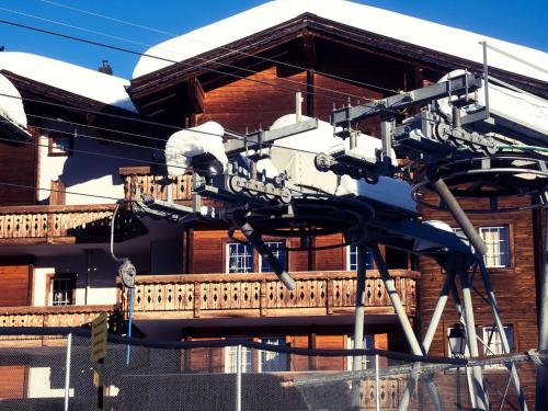 Hotel La Cabane - image 11