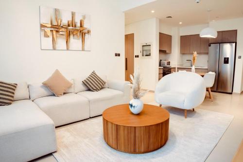 Downtown Dubai- 2BR Apartment in ACT Towers, Dubaj