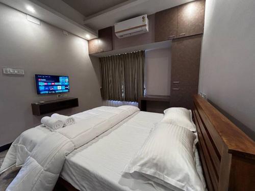 . GK Homestays - Luxurious Furnished Apartment