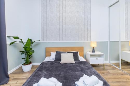 Nowoczesny apartament w ścisłym centrum Krakowa - by Upstairs, Krakow