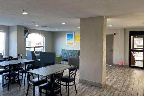 Days Inn by Wyndham Dallas Garland West in Garland, USA