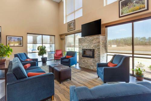 Comfort Suites Wilson - image 12