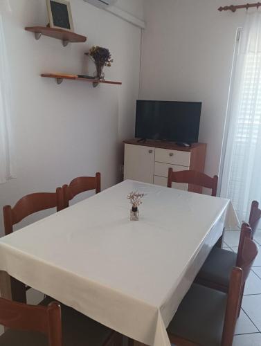 Two-Bedroom Apartment image 3