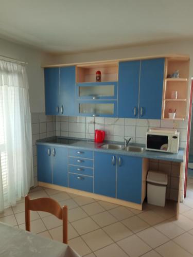 One-Bedroom Apartment image 3
