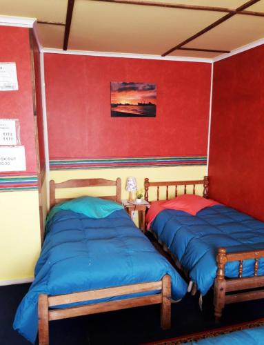4 twin beds