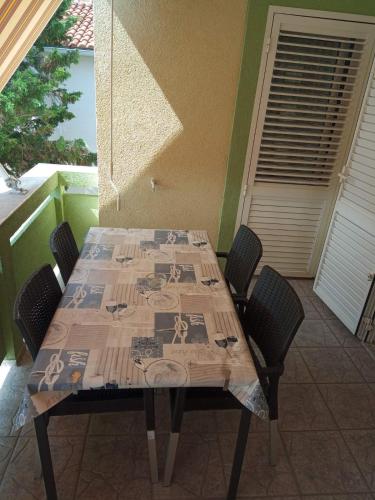 One-Bedroom Apartment image 1