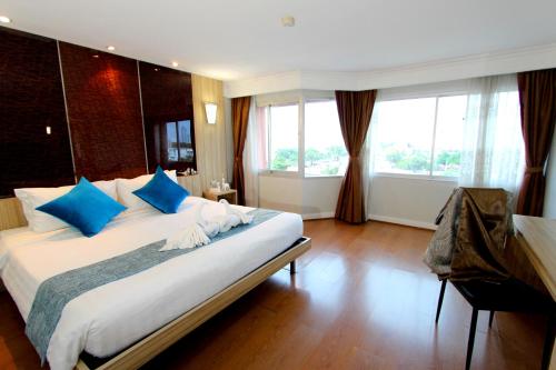 Coco Beach Hotel Jomtien near Three Kingdoms Park