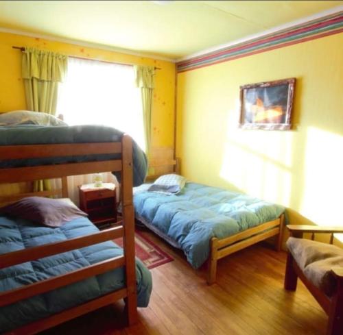 3 twin beds