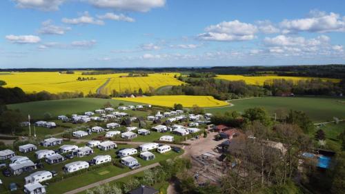  Løgballe Camping & Cottages, Pension in Stouby bei Lille Dalby