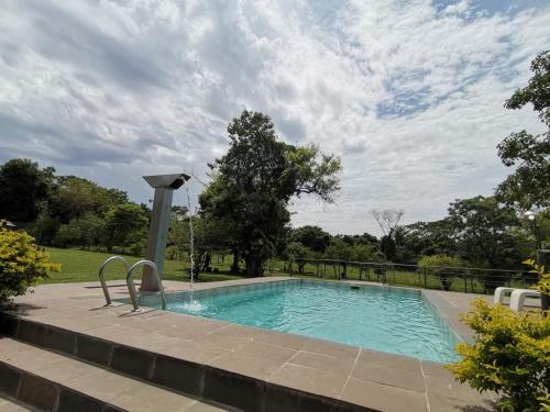 Swimming pool, Quinta Los Lapachos de Ypane in Ypané