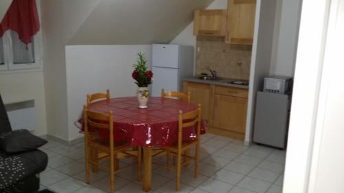 Appartement calme bien équipé - Location saisonnière - Lèves