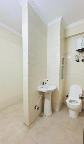 Hotel Relax In - Noida Sector 18