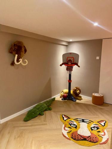 Parque infantil, Vrijstaande woning met geweldige omheinde tuin aan bosrand in Ermelo