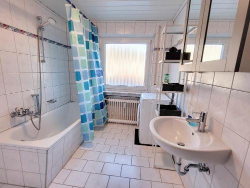 privates Zimmer in Unterkunft mit Glatttal Blick in Wasserschloss Nahe - Glatten