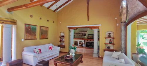 Quito Airport Villa Lux Guayllabamba 8 pax