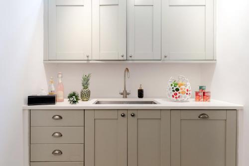 RARE FIND off Oxford St! SOHO 5bed Design House For XXL Groups, Londýn (fotografie 7)