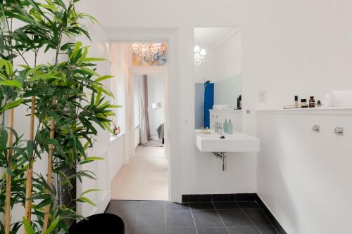 RARE FIND off Oxford St! SOHO 5bed Design House For XXL Groups, Londýn (fotografie 9)