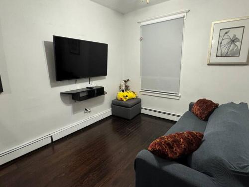 NYC Gateway: Cozy Home with Easy Access in Passaic, Vereinigte Staaten von Amerika