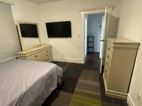 NYC Gateway: Cozy Home with Easy Access in Passaic, USA