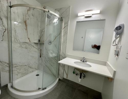 Royal Inn and Suites Charlotte Airport - image 14