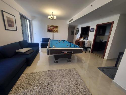 Taranjabin New Westerns Hostel JBR Dubai