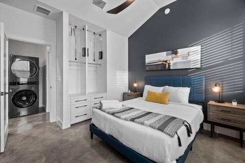 Downtown Gateway: Stylish Nest Near Austin Airport in Austin, USA