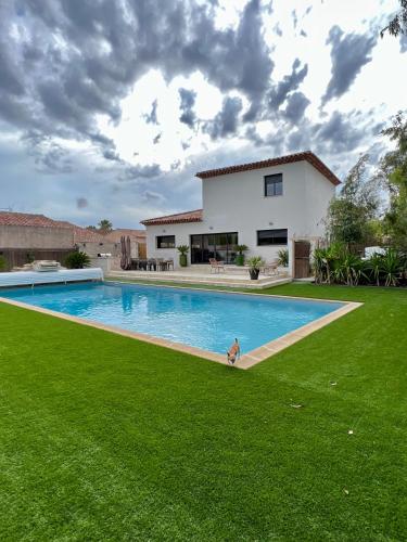 Villa 6 personnes avec piscine - Location, gîte - Istres