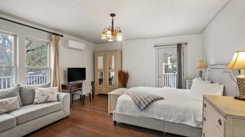 Greenbriar Inn - image 3