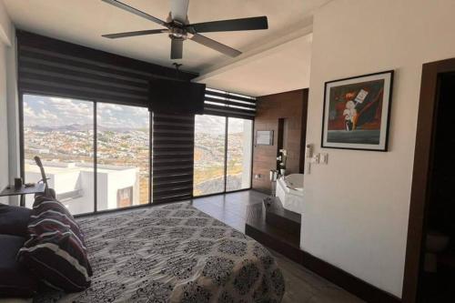 Penthouse de lujo con jacuzzi y vistas panorámicas