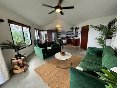 廚房, Catalina, Cabrera Oceanview Multi 2 BD 2 Bath Condo Units with Balcony and Pool in 卡布雷拉