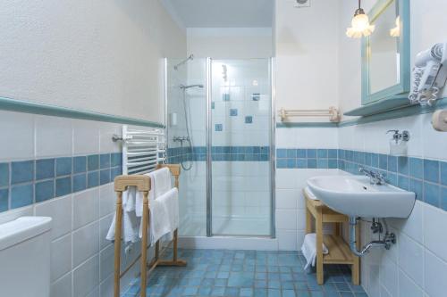 2 bedrooms, 3 beds