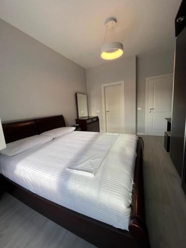 Tirana Gallery Apartment - City Center View - image 5