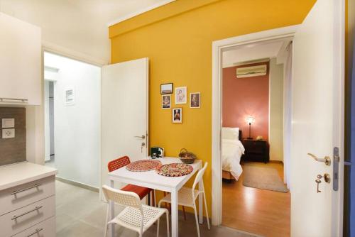 The Muse, colorful cozy flat on Mitropoleos Downtown, Salonicco (foto 6)