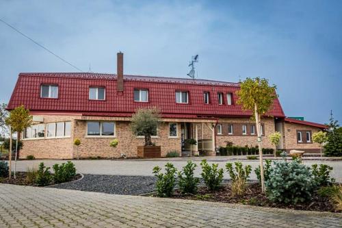 酒店外观, Villa Potôň 2023 (Villa Poton 2023) in 奥雷奇奥瓦博顿